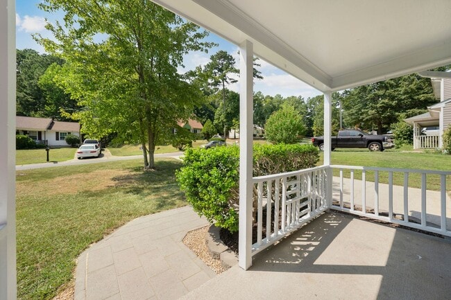 Building Photo - BEAUTIFULLY RENOVATED 3 BEDROOM RANCH, 2 B...