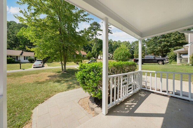 Foto del edificio - BEAUTIFULLY RENOVATED 3 BEDROOM RANCH, 2 B...