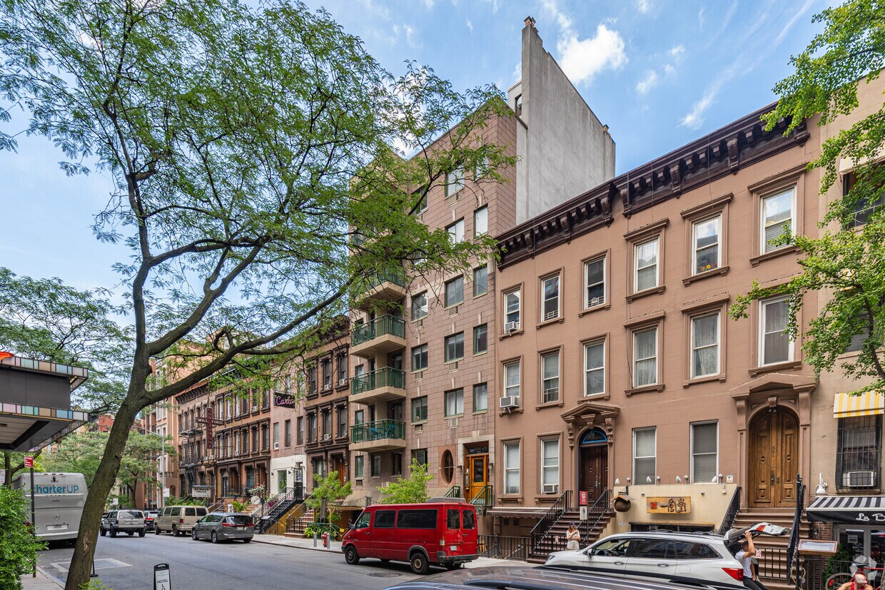 Primary Photo - 325 W 51st St