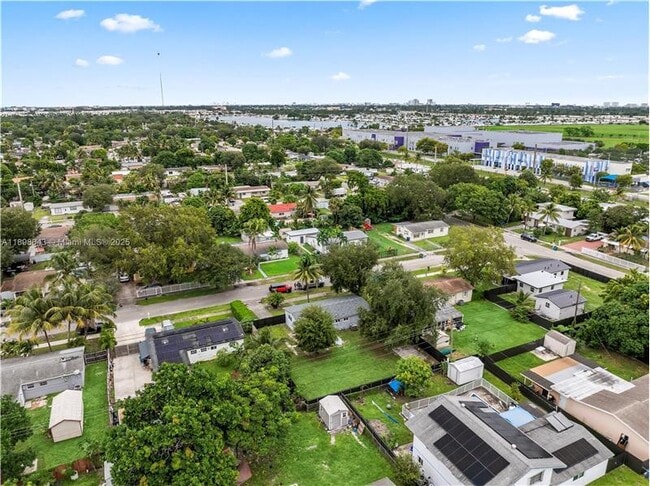 Foto del edificio - 1320 NE 210th Terrace