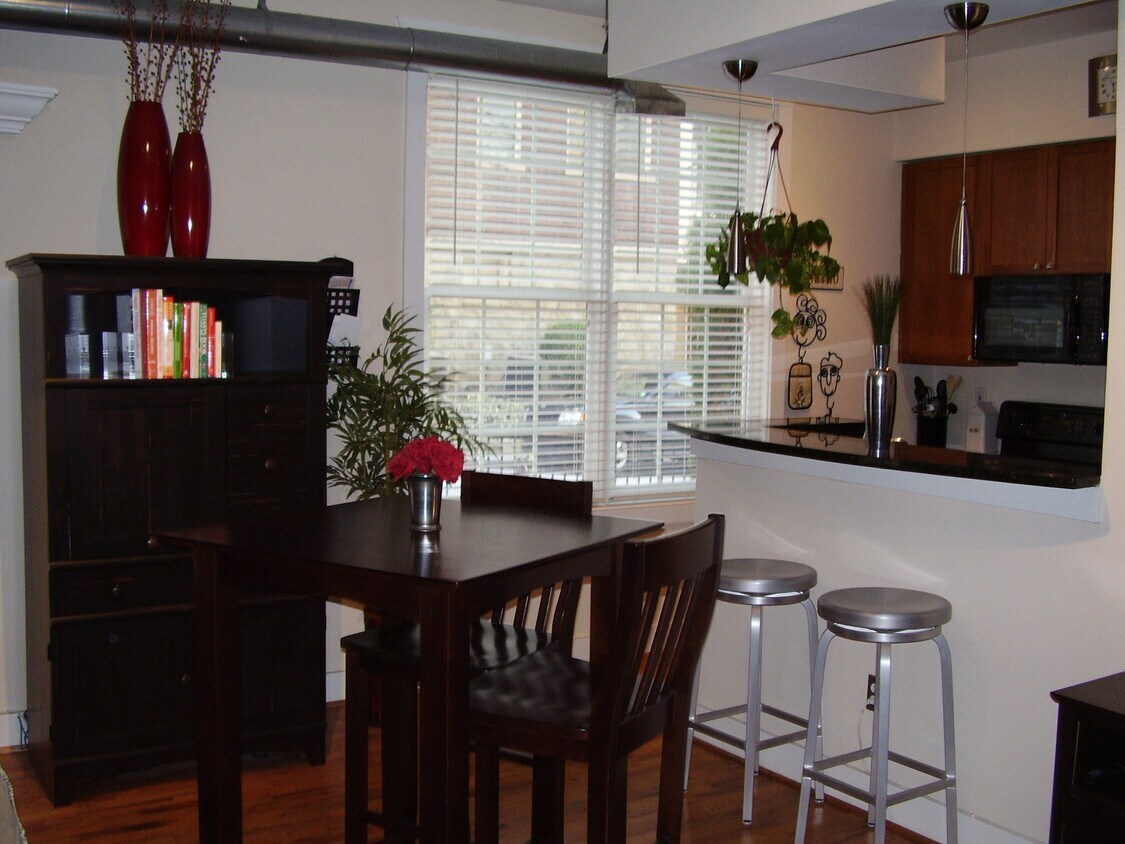 Foto principal - 1029 Piedmont Ave NE