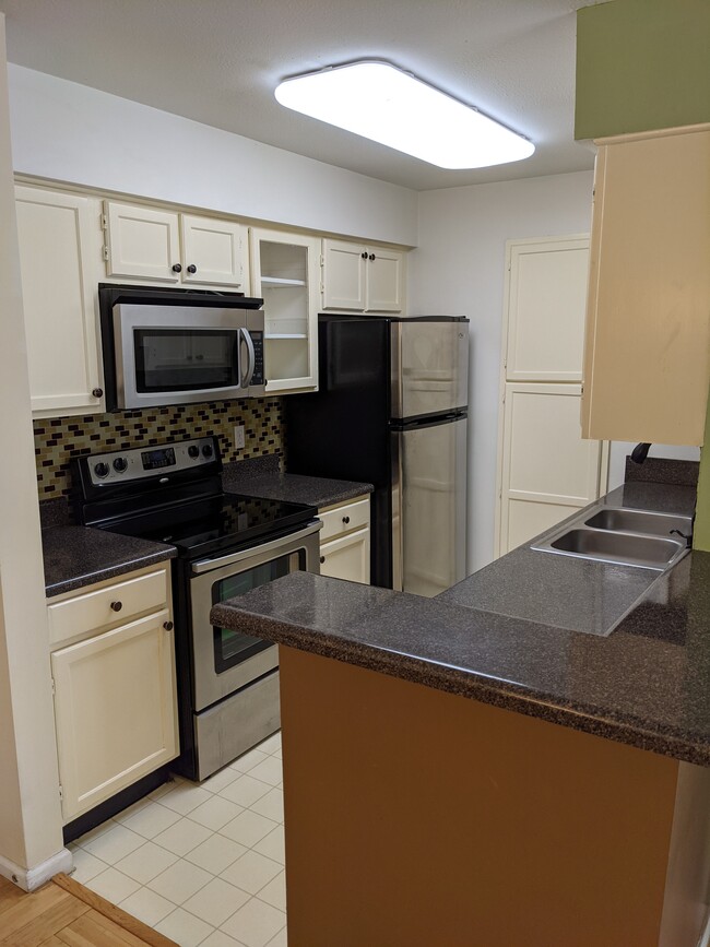 Kitchen - 2716 Lenox Rd NE