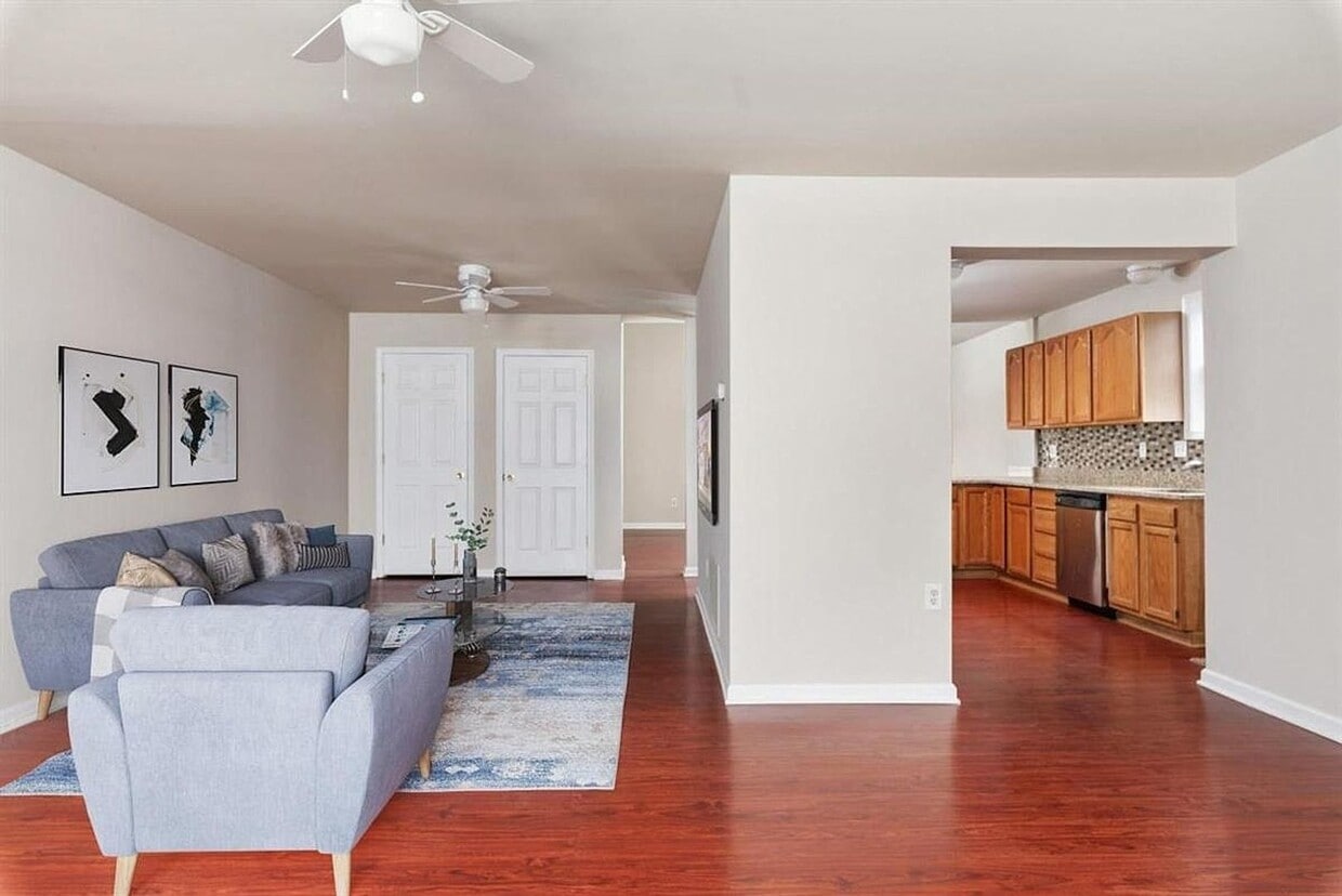 Building Photo - Spacious 3 Bedroom, 2 Bathroom Single Fami...