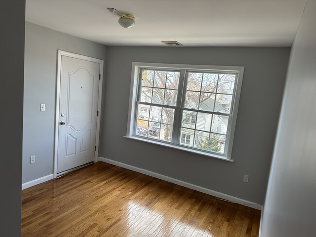 Sitting Room - 214 Jessamine Ave