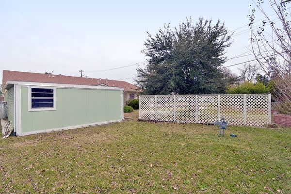 Building Photo - 2512 Delwin St