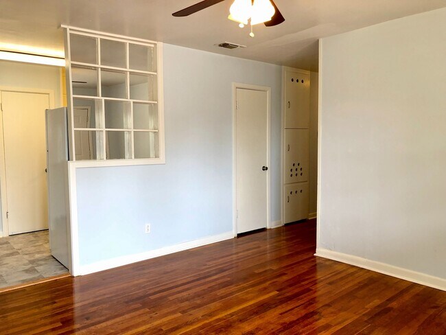 Building Photo - 3 Bed 1 Bath