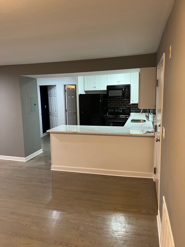 Building Photo - 5809 Oakwood Dr