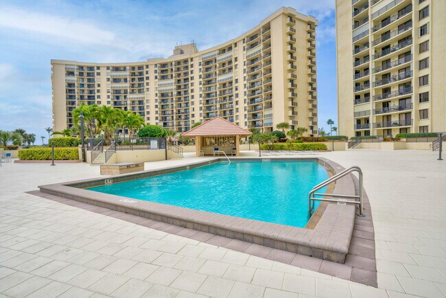 Foto del edificio - 400 Ocean Trail Way
