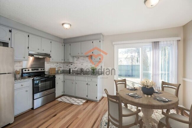 Building Photo - Charming 2-Bedroom Townhome in Prime West Ashley Location