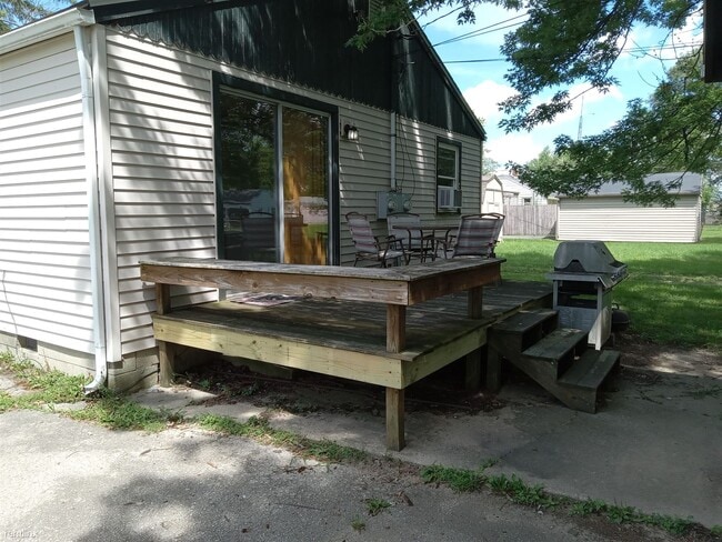 Building Photo - 2 br, 1 bath Duplex - 2408 North Hollywood...