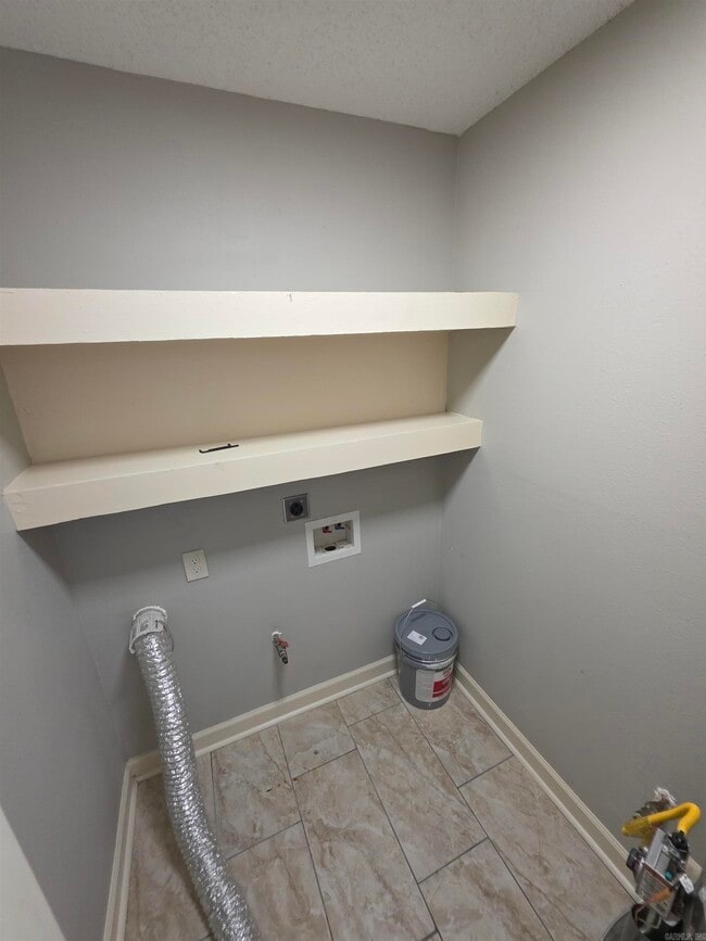 Building Photo - 5400 Southboro Dr