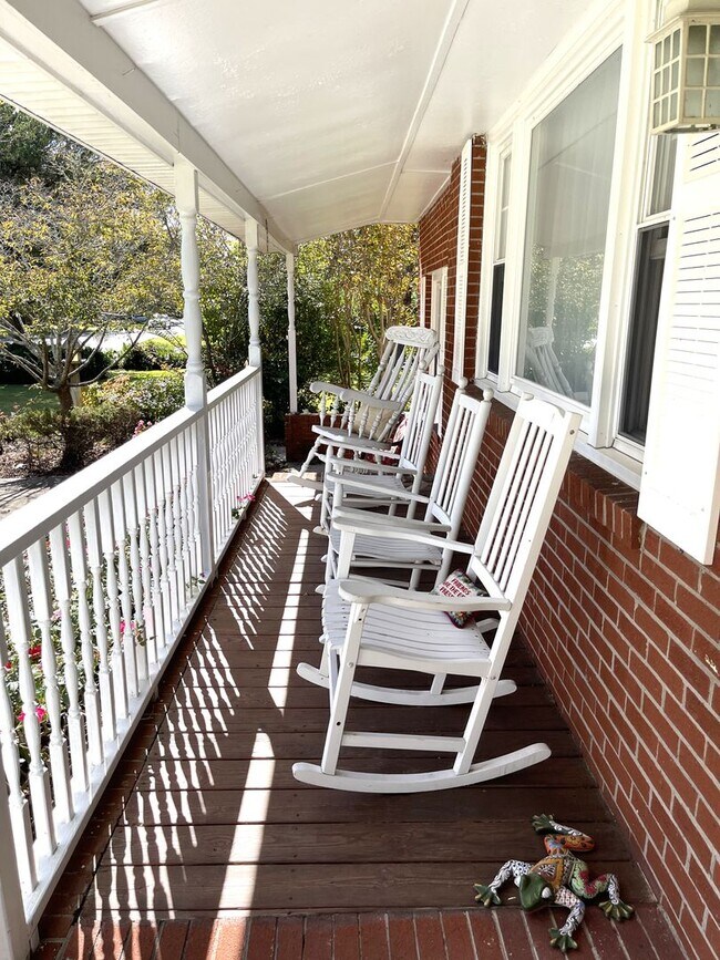 Building Photo - Fully Furnished Short Term Rental!