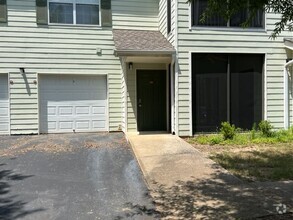 Building Photo - 447 W Longleaf Dr