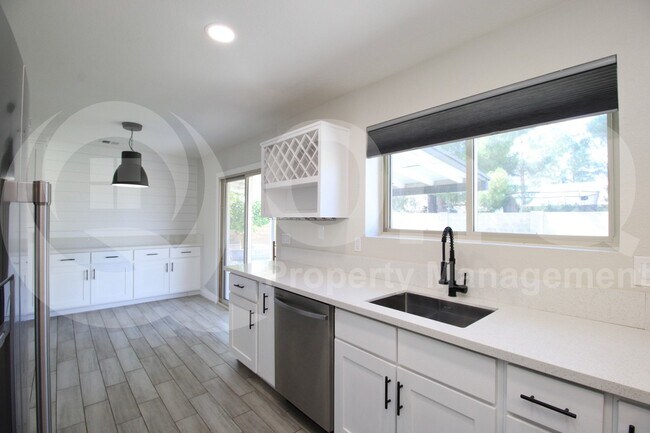 Building Photo - 4866 E Encanto St