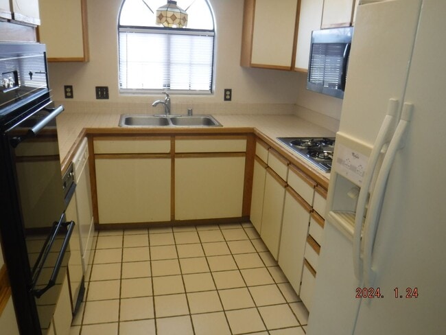 Building Photo - SECOND STORY TWO BED, TWO BATH CONDO, ACCE...