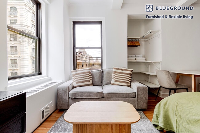 Building Photo - 240 W 73rd St