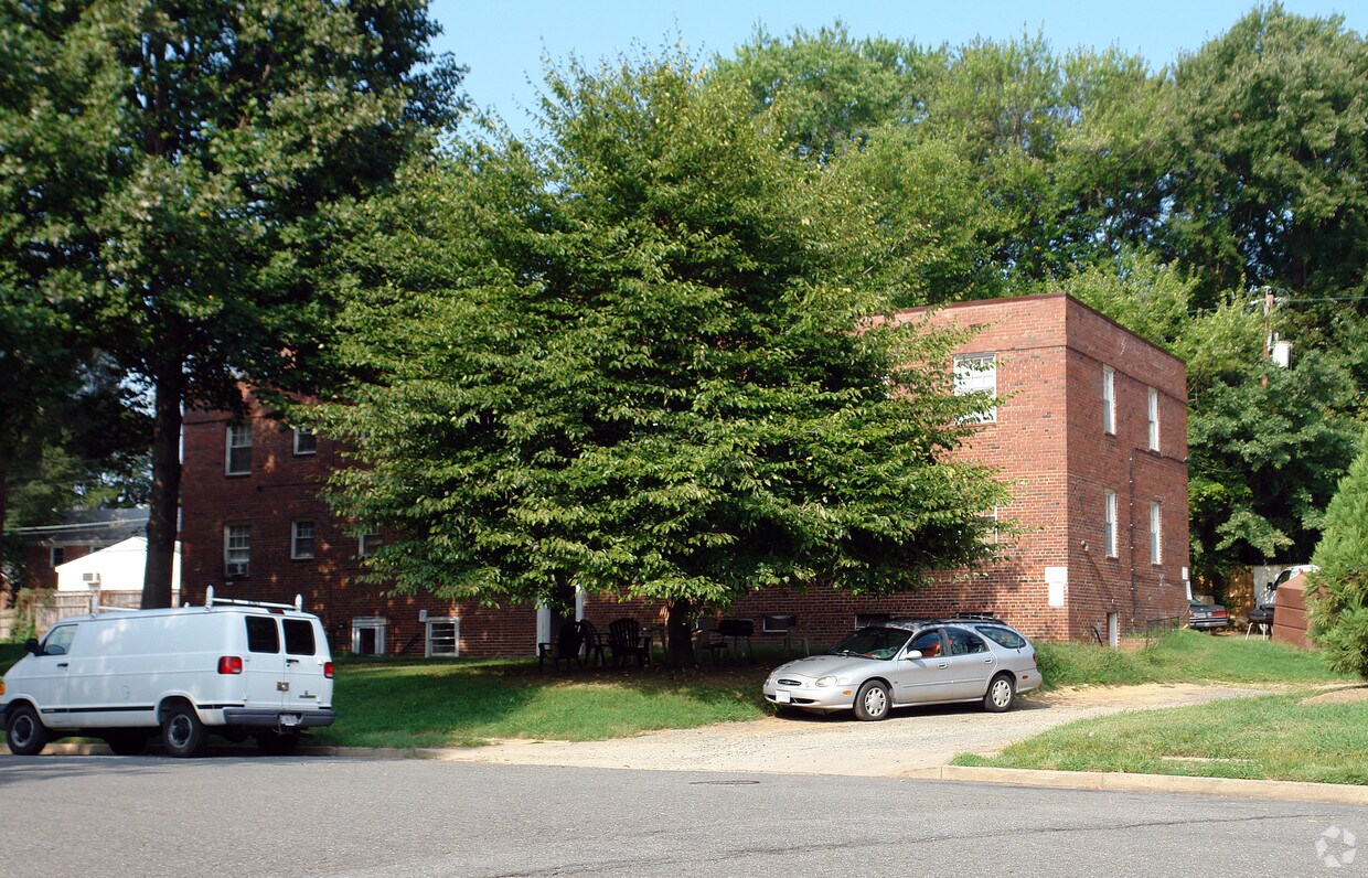 Primary Photo - 1200 Kenilworth St