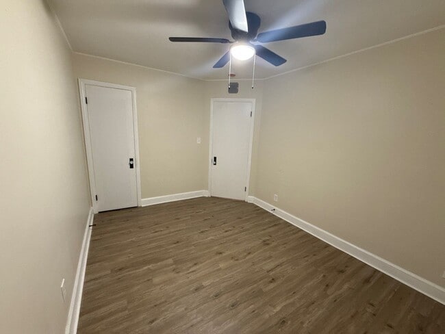 Foto del edificio - This beautifully updated 3-bedroom, 1-bath single-family home is ready for move-in!