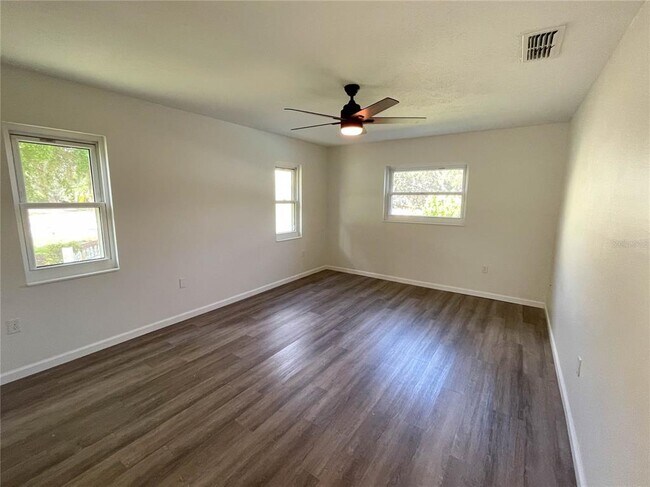 Foto del edificio - 2547 Wood Oak Dr