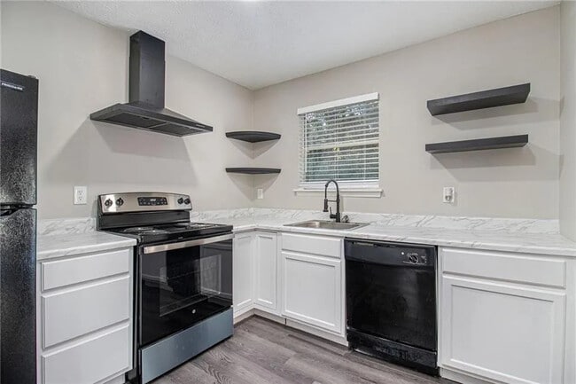 Building Photo - Room in Single Family Home on Newberry Trail