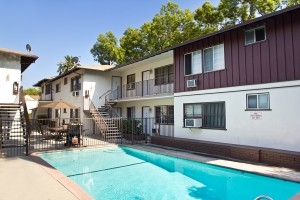 Pool - Verdugo Plaza Apartments