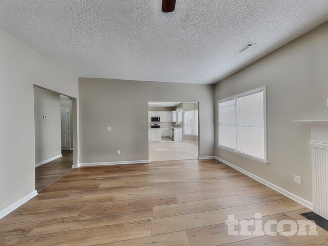 Building Photo - 112 Falling Waters Dr