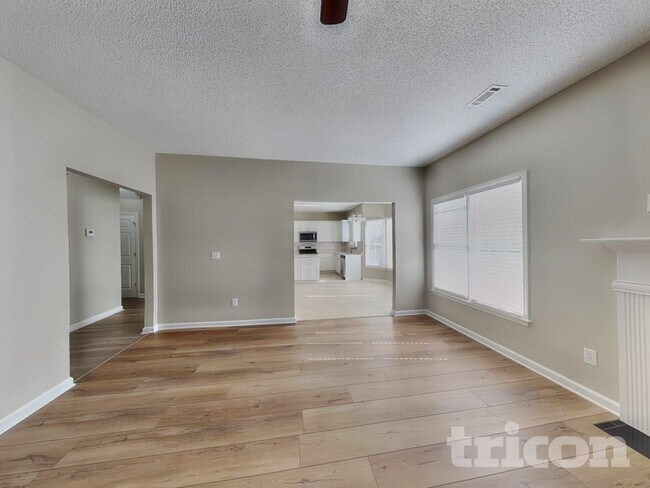 Foto del edificio - 112 Falling Waters Dr