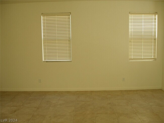 Foto del edificio - 11245 Sandrone Ave