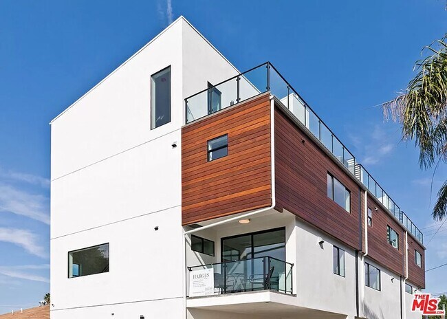 Foto del edificio - 6077 Hargis St