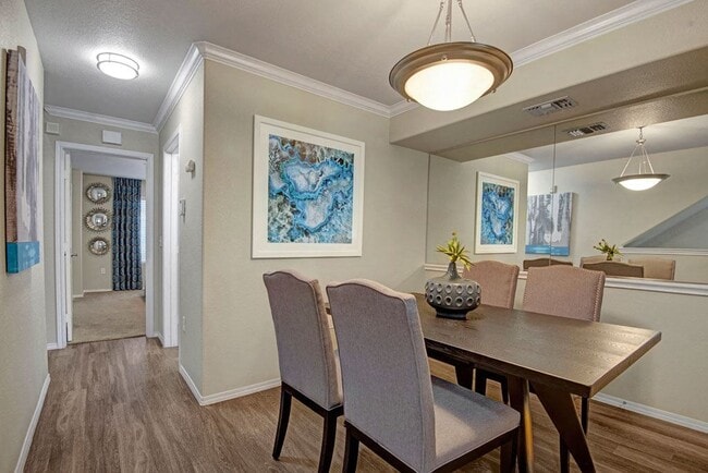 Building Photo - Catherine Townhomes
