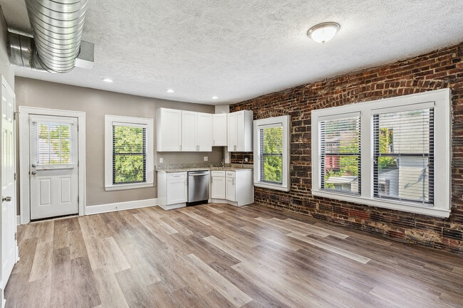 Building Photo - 3800 Woodbine