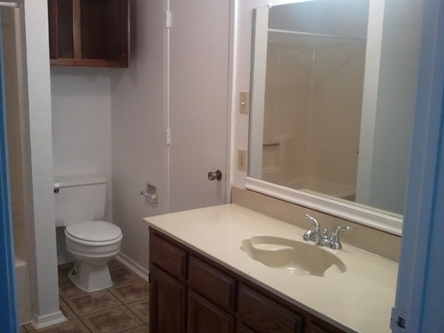 Building Photo - 3009 W Sycamore Cir
