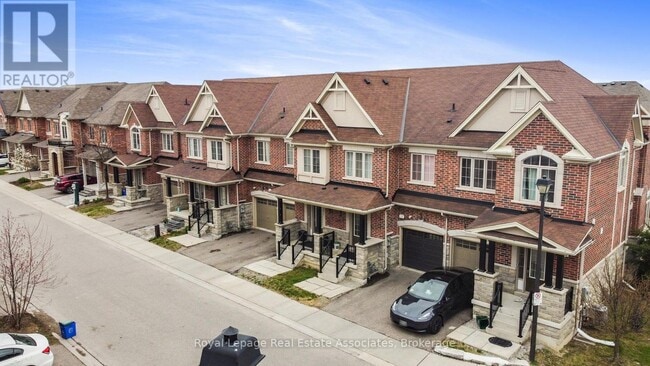 Building Photo - 41 Mazarine Ln