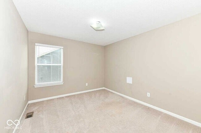 Building Photo - 14080 Knightstown Dr W