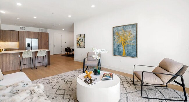 Foto del edificio - 3651 Regal Pl