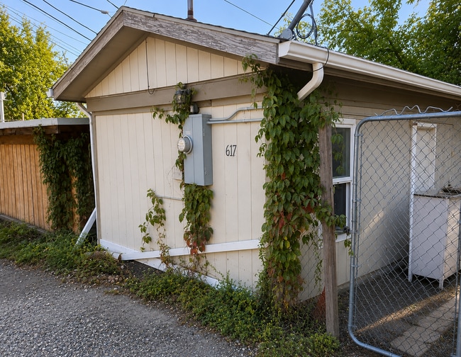 Building Photo - Adorable Updated Studio Home in the Heart of Downtown Billings