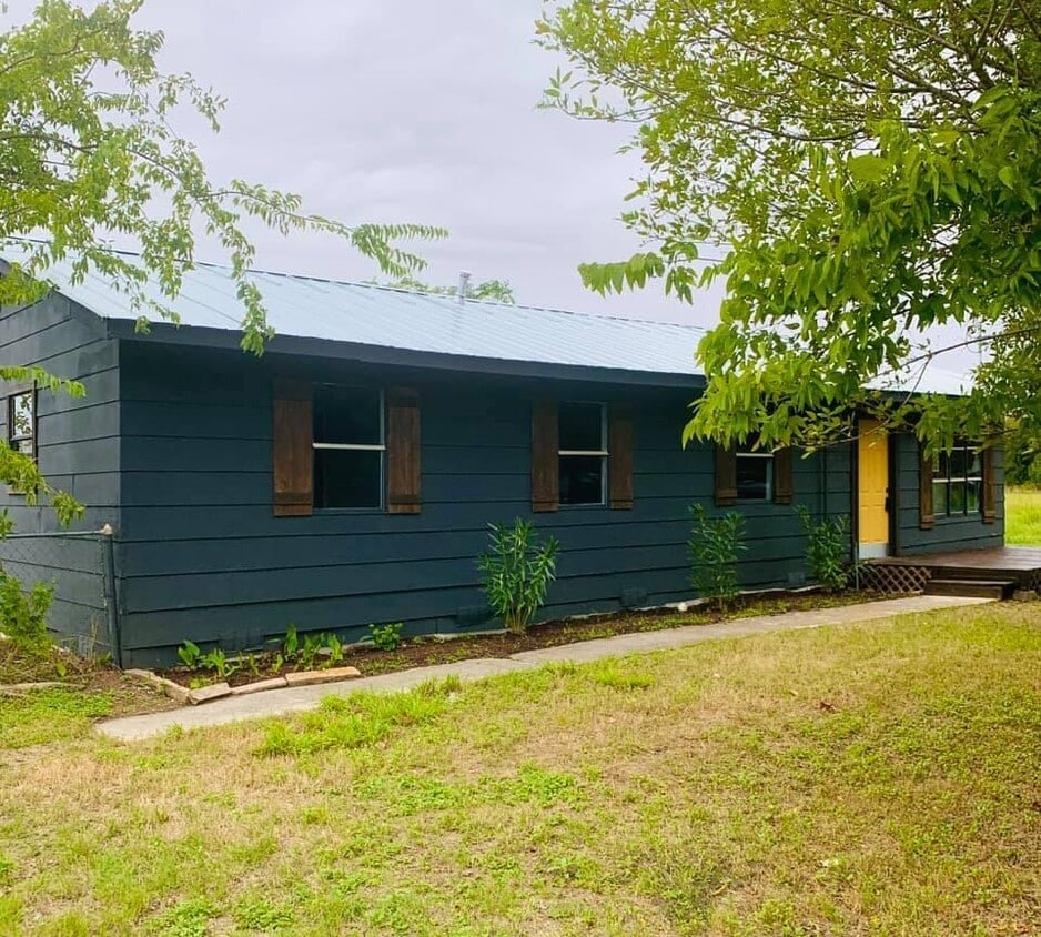 1604 Hays St, Seguin, TX 78155 House Rental in Seguin, TX