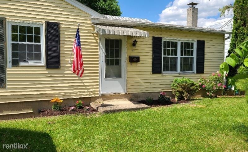 Primary Photo - 2 br, 1 bath House - 325 Saint James Avenue