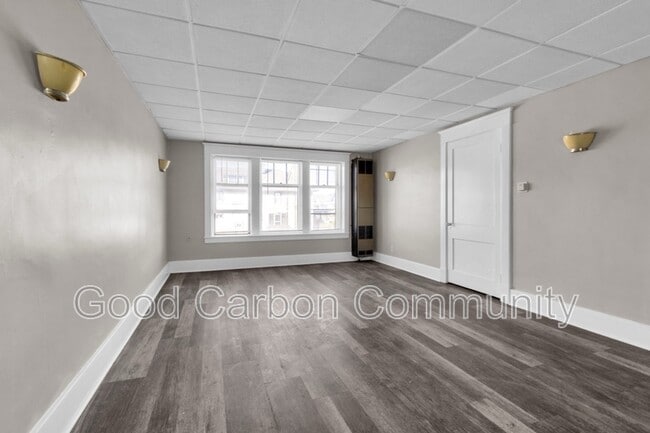 Building Photo - 1247 Hertel Ave