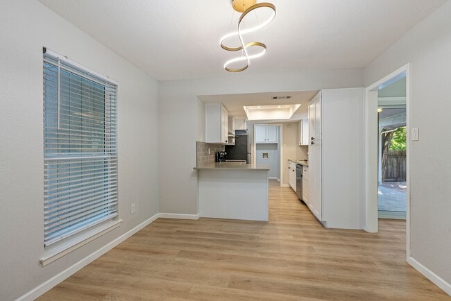 Building Photo - Beautiful 4 bedroom, 2 bathroom home in Northwest Austin!!!