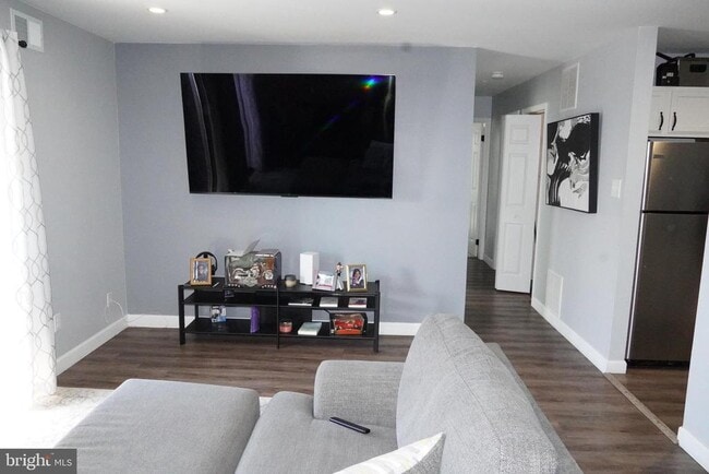 Building Photo - 704 The Woods