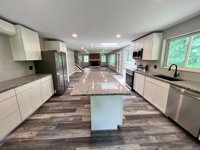 Foto del edificio - 9499 Maple Knoll Dr