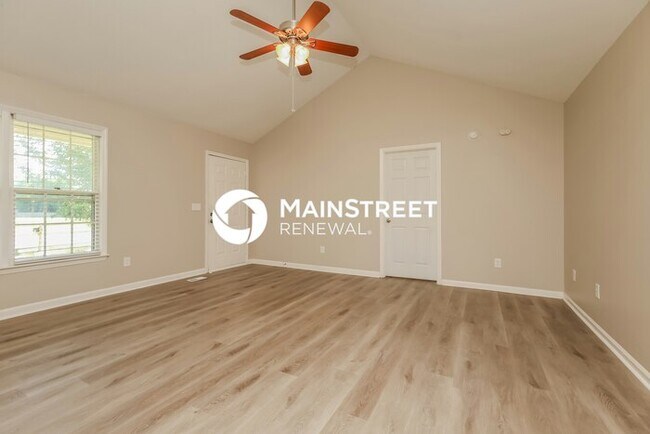 Building Photo - 3 Bedroom Pet-Friendly Home in MURFREESBORO, TN with Main Street Renewal