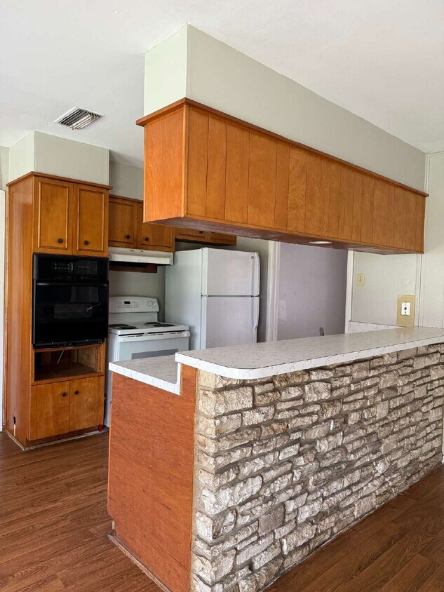 Foto principal - 5702 Ben Casey Dr