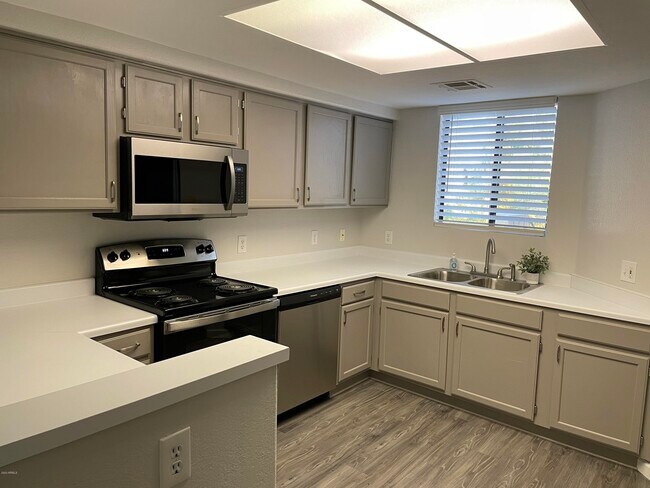 Foto del edificio - 4925 E Desert Cove Ave