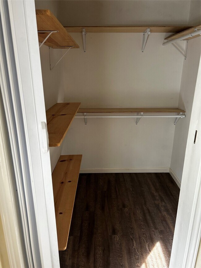 Foto del edificio - 17811 Bamwood Rd