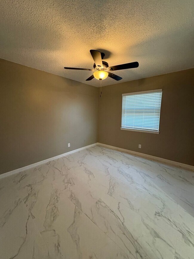 Foto del edificio - 1bedroom /1 bath ENTIRELY REMODELED