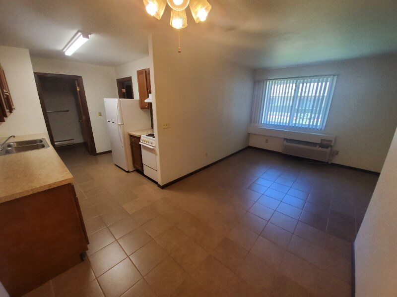 1711 La Cres St Unit 115, La Crosse, WI 54603 Room for Rent in La