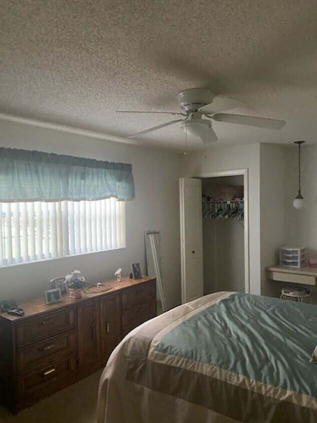 Foto principal - 2 bedroom 2 bathroom home with a screened ...