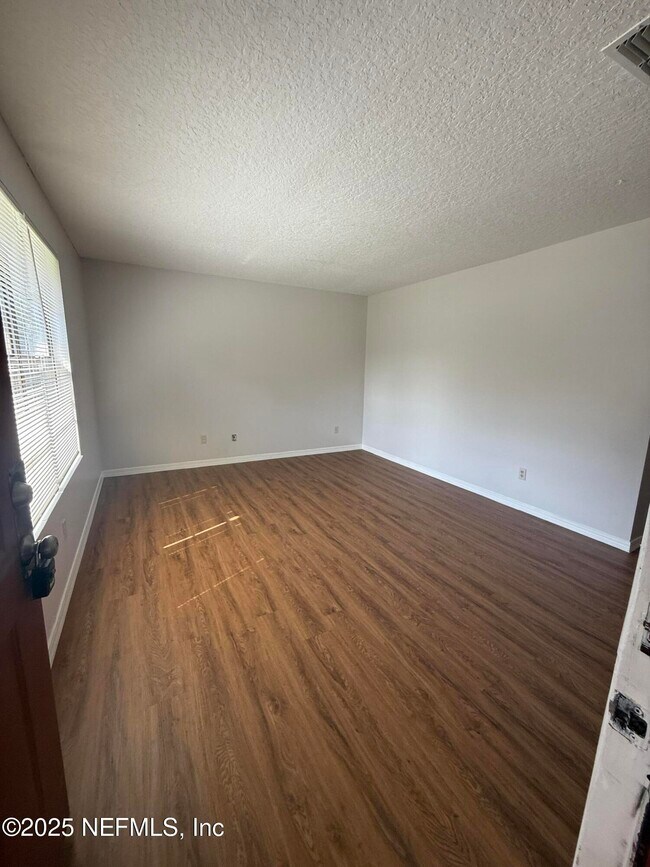 Foto del edificio - 459 Bentwood Ln
